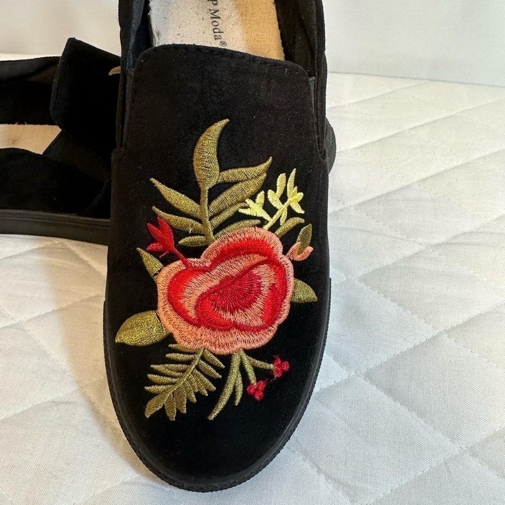 Top Moda Womens Size 8 Bohemian Embroidered Flower Slip on Shoes Loafers Black